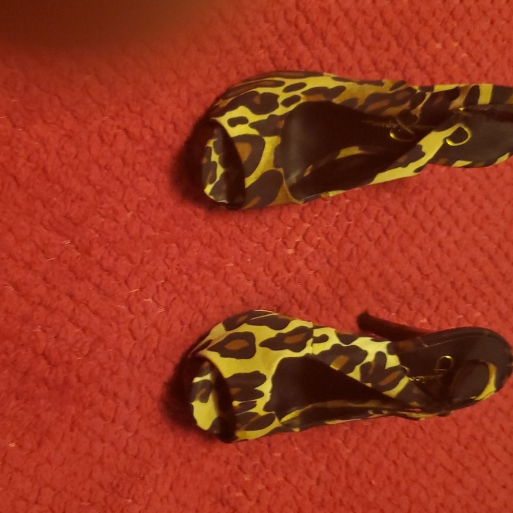 JESSICA SIMPSON LEPPARD PRINT HEELS